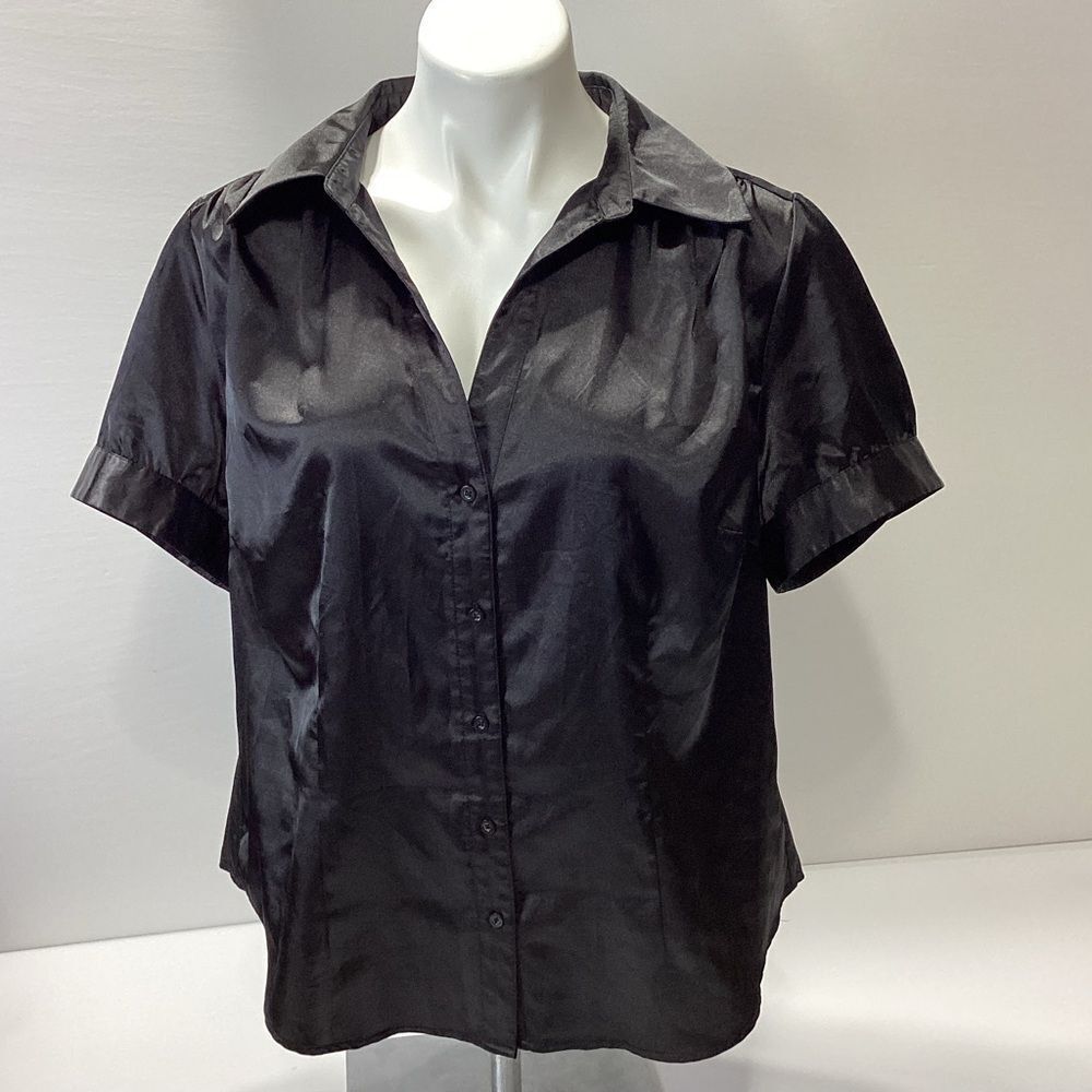 Torrid Black Blouse Button Front Short Sleeve Faux Silk Style Torrid size 1 1X